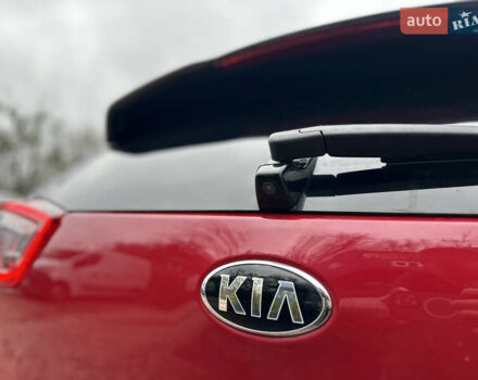 Красный Киа Niro, объемом двигателя 1.58 л и пробегом 190 тыс. км за 13000 $, фото 10 на Automoto.ua