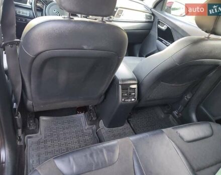 Красный Киа Niro, объемом двигателя 1.58 л и пробегом 150 тыс. км за 13500 $, фото 3 на Automoto.ua