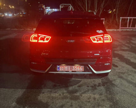 Червоний Кіа Niro, об'ємом двигуна 1.6 л та пробігом 180 тис. км за 12800 $, фото 7 на Automoto.ua