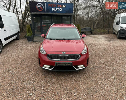 Красный Киа Niro, объемом двигателя 1.58 л и пробегом 190 тыс. км за 13000 $, фото 1 на Automoto.ua