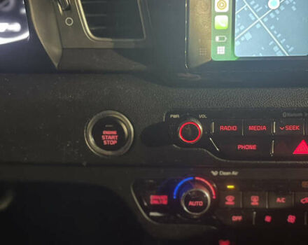 Червоний Кіа Niro, об'ємом двигуна 1.6 л та пробігом 180 тис. км за 12800 $, фото 11 на Automoto.ua