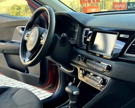 Красный Киа Niro, объемом двигателя 1.59 л и пробегом 115 тыс. км за 16900 $, фото 35 на Automoto.ua
