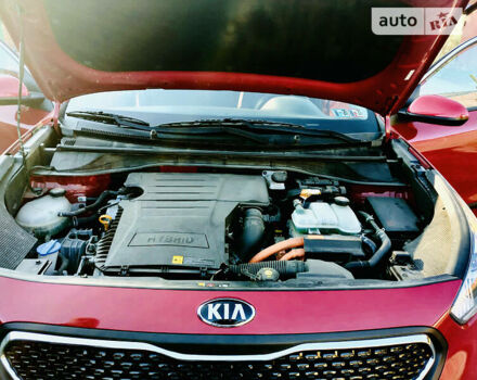 Червоний Кіа Niro, об'ємом двигуна 1.6 л та пробігом 100 тис. км за 16999 $, фото 8 на Automoto.ua