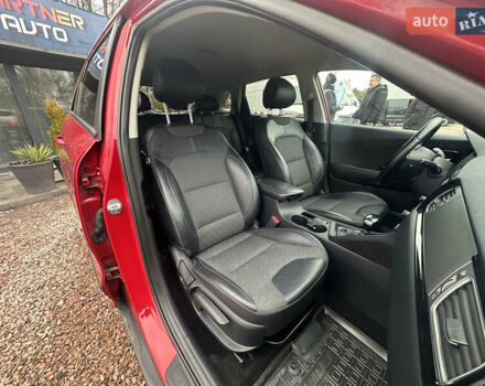 Красный Киа Niro, объемом двигателя 1.58 л и пробегом 190 тыс. км за 13000 $, фото 33 на Automoto.ua