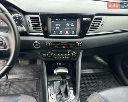 Красный Киа Niro, объемом двигателя 1.58 л и пробегом 190 тыс. км за 13000 $, фото 20 на Automoto.ua