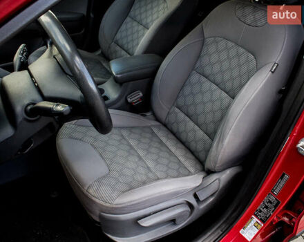 Красный Киа Niro, объемом двигателя 1.58 л и пробегом 56 тыс. км за 14500 $, фото 39 на Automoto.ua