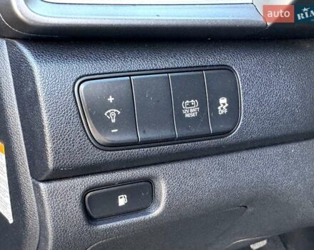 Красный Киа Niro, объемом двигателя 1.59 л и пробегом 115 тыс. км за 16900 $, фото 34 на Automoto.ua