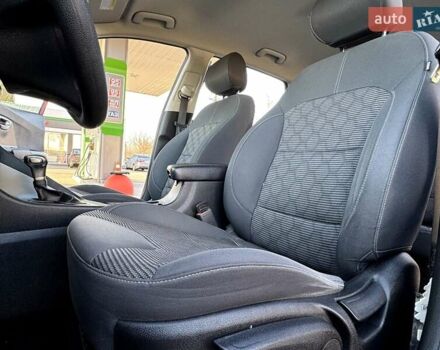 Красный Киа Niro, объемом двигателя 1.59 л и пробегом 115 тыс. км за 16900 $, фото 27 на Automoto.ua