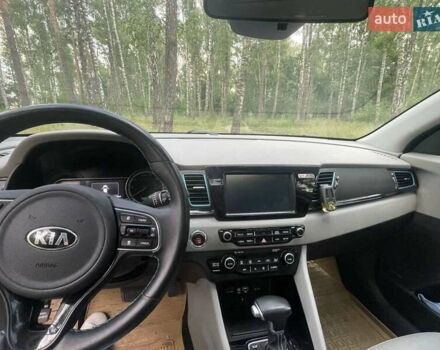 Червоний Кіа Niro, об'ємом двигуна 1.58 л та пробігом 94 тис. км за 17400 $, фото 11 на Automoto.ua