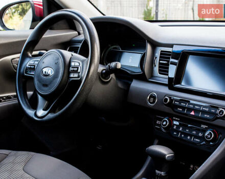 Красный Киа Niro, объемом двигателя 1.58 л и пробегом 56 тыс. км за 14500 $, фото 25 на Automoto.ua