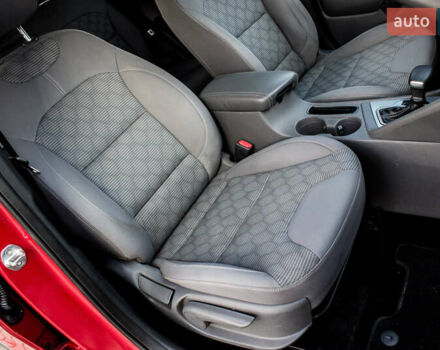 Красный Киа Niro, объемом двигателя 1.58 л и пробегом 56 тыс. км за 14500 $, фото 28 на Automoto.ua