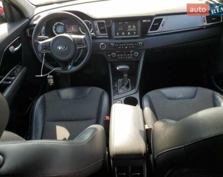 Красный Киа Niro, объемом двигателя 1.58 л и пробегом 163 тыс. км за 3000 $, фото 7 на Automoto.ua