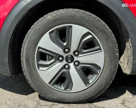 Красный Киа Niro, объемом двигателя 1.6 л и пробегом 82 тыс. км за 17290 $, фото 8 на Automoto.ua