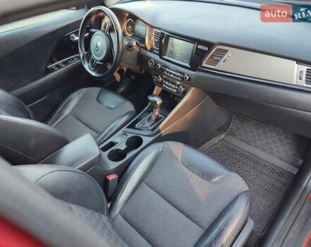 Красный Киа Niro, объемом двигателя 1.58 л и пробегом 150 тыс. км за 13500 $, фото 2 на Automoto.ua