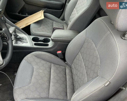 Красный Киа Niro, объемом двигателя 1.58 л и пробегом 109 тыс. км за 14999 $, фото 5 на Automoto.ua
