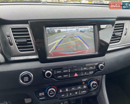 Красный Киа Niro, объемом двигателя 1.58 л и пробегом 119 тыс. км за 16200 $, фото 23 на Automoto.ua