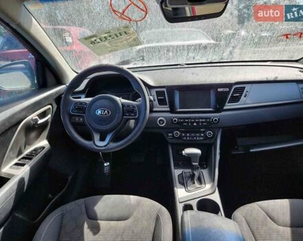 Красный Киа Niro, объемом двигателя 1.58 л и пробегом 76 тыс. км за 11700 $, фото 21 на Automoto.ua