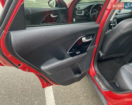 Красный Киа Niro, объемом двигателя 1.58 л и пробегом 119 тыс. км за 17250 $, фото 13 на Automoto.ua