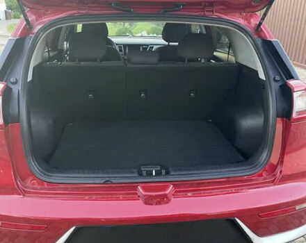 Красный Киа Niro, объемом двигателя 1.58 л и пробегом 123 тыс. км за 14200 $, фото 4 на Automoto.ua