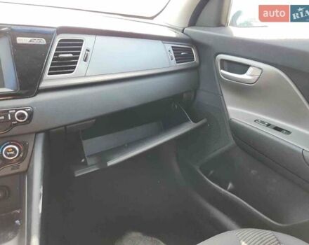 Красный Киа Niro, объемом двигателя 1.58 л и пробегом 76 тыс. км за 11700 $, фото 39 на Automoto.ua