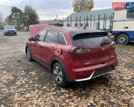Красный Киа Niro, объемом двигателя 1.58 л и пробегом 109 тыс. км за 14999 $, фото 3 на Automoto.ua