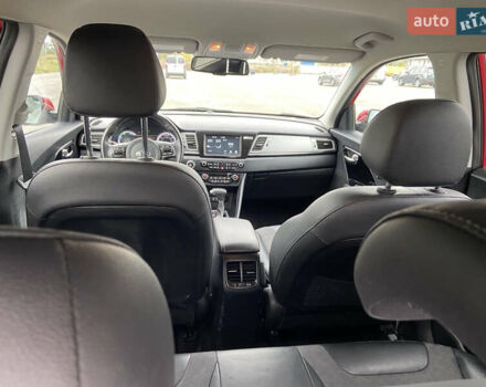Красный Киа Niro, объемом двигателя 1.58 л и пробегом 119 тыс. км за 16200 $, фото 10 на Automoto.ua