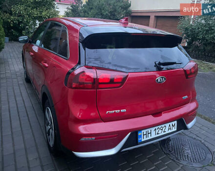 Красный Киа Niro, объемом двигателя 1.58 л и пробегом 67 тыс. км за 16300 $, фото 3 на Automoto.ua