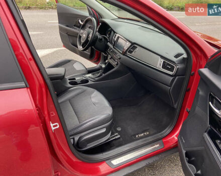 Красный Киа Niro, объемом двигателя 1.58 л и пробегом 119 тыс. км за 17250 $, фото 22 на Automoto.ua