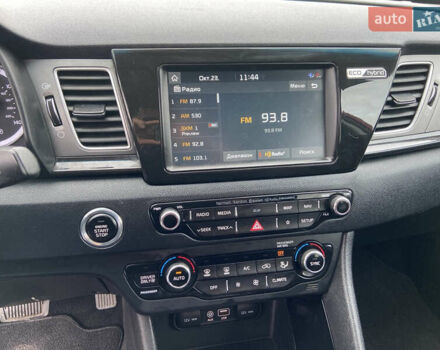 Красный Киа Niro, объемом двигателя 1.58 л и пробегом 119 тыс. км за 16200 $, фото 20 на Automoto.ua