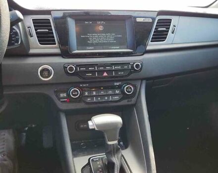 Красный Киа Niro, объемом двигателя 1.58 л и пробегом 76 тыс. км за 11700 $, фото 26 на Automoto.ua