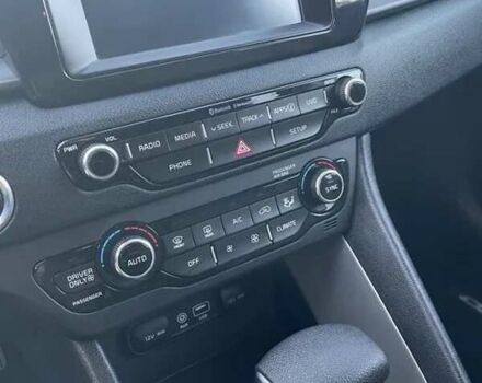 Красный Киа Niro, объемом двигателя 1.58 л и пробегом 123 тыс. км за 14200 $, фото 7 на Automoto.ua