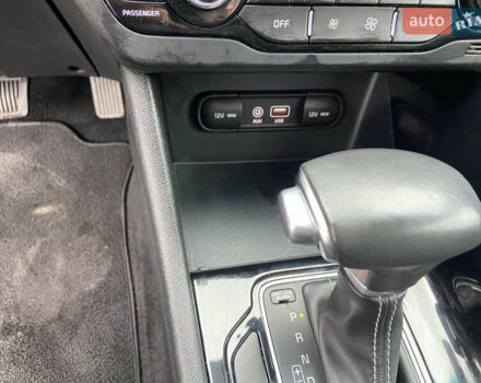 Красный Киа Niro, объемом двигателя 1.58 л и пробегом 119 тыс. км за 17250 $, фото 18 на Automoto.ua