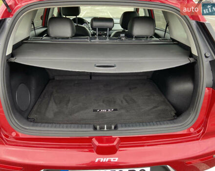 Красный Киа Niro, объемом двигателя 1.58 л и пробегом 119 тыс. км за 16200 $, фото 8 на Automoto.ua