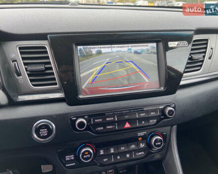 Красный Киа Niro, объемом двигателя 1.58 л и пробегом 119 тыс. км за 17250 $, фото 23 на Automoto.ua