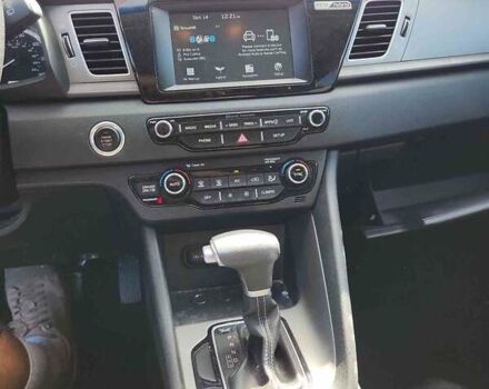 Красный Киа Niro, объемом двигателя 1.58 л и пробегом 76 тыс. км за 11700 $, фото 59 на Automoto.ua
