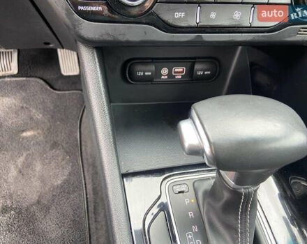 Красный Киа Niro, объемом двигателя 1.58 л и пробегом 119 тыс. км за 16200 $, фото 22 на Automoto.ua