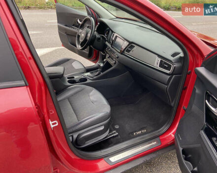 Красный Киа Niro, объемом двигателя 1.58 л и пробегом 119 тыс. км за 16200 $, фото 18 на Automoto.ua