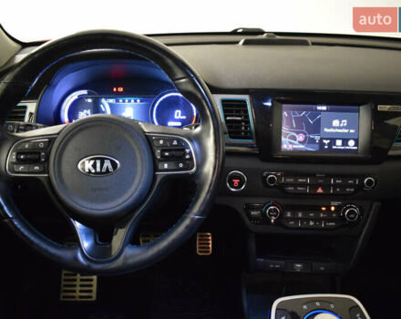 Красный Киа Niro, объемом двигателя 0 л и пробегом 83 тыс. км за 13300 $, фото 16 на Automoto.ua