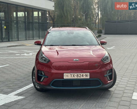 Красный Киа Niro, объемом двигателя 0 л и пробегом 135 тыс. км за 17299 $, фото 1 на Automoto.ua