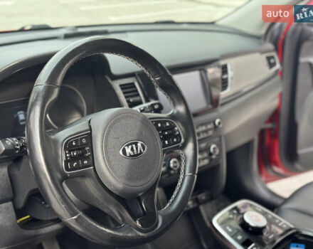 Красный Киа Niro, объемом двигателя 0 л и пробегом 135 тыс. км за 17299 $, фото 51 на Automoto.ua