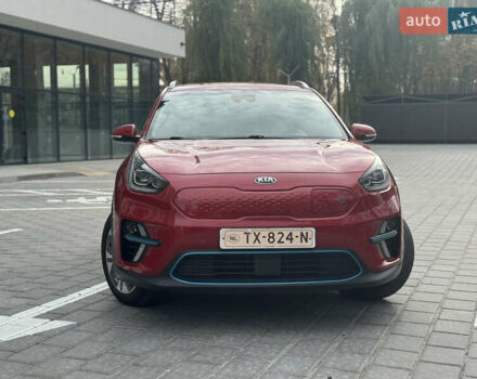 Красный Киа Niro, объемом двигателя 0 л и пробегом 135 тыс. км за 17299 $, фото 2 на Automoto.ua