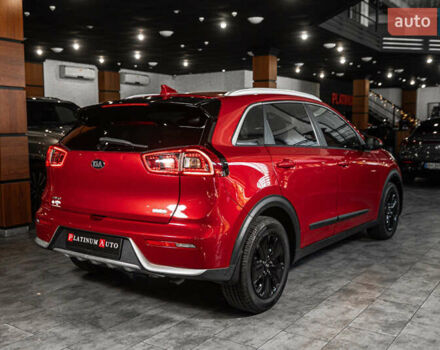 Красный Киа Niro, объемом двигателя 1.58 л и пробегом 163 тыс. км за 14900 $, фото 7 на Automoto.ua