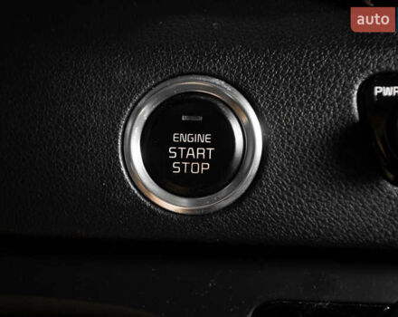 Красный Киа Niro, объемом двигателя 1.58 л и пробегом 163 тыс. км за 14900 $, фото 23 на Automoto.ua