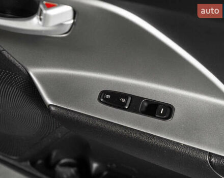 Красный Киа Niro, объемом двигателя 1.58 л и пробегом 163 тыс. км за 14900 $, фото 18 на Automoto.ua