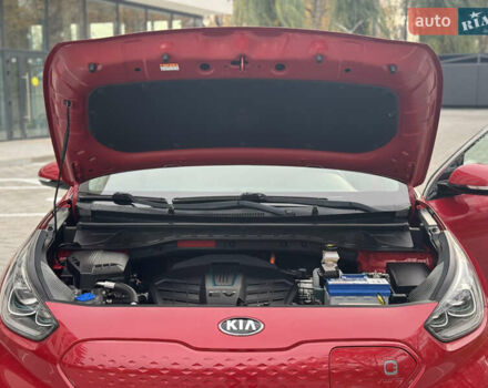 Красный Киа Niro, объемом двигателя 0 л и пробегом 135 тыс. км за 17299 $, фото 66 на Automoto.ua
