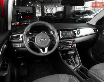 Красный Киа Niro, объемом двигателя 1.58 л и пробегом 163 тыс. км за 14900 $, фото 27 на Automoto.ua
