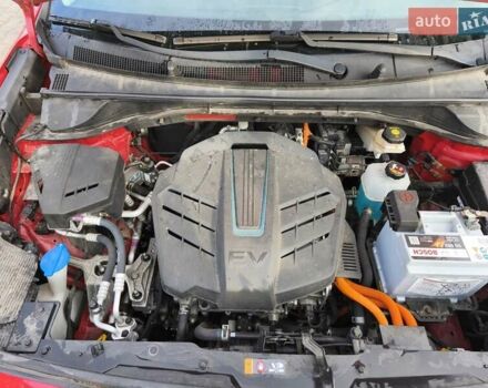 Красный Киа Niro, объемом двигателя 0 л и пробегом 138 тыс. км за 18800 $, фото 2 на Automoto.ua