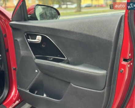 Красный Киа Niro, объемом двигателя 0 л и пробегом 135 тыс. км за 17299 $, фото 54 на Automoto.ua