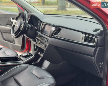 Красный Киа Niro, объемом двигателя 0 л и пробегом 135 тыс. км за 17299 $, фото 53 на Automoto.ua