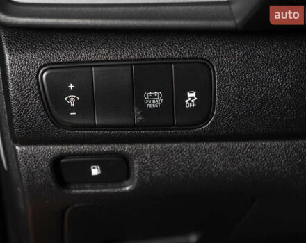 Красный Киа Niro, объемом двигателя 1.58 л и пробегом 163 тыс. км за 14900 $, фото 16 на Automoto.ua